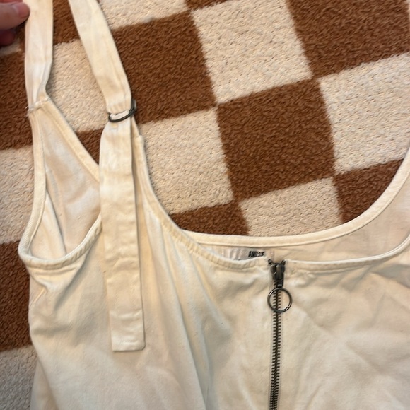 White dress - Picture 4 of 5